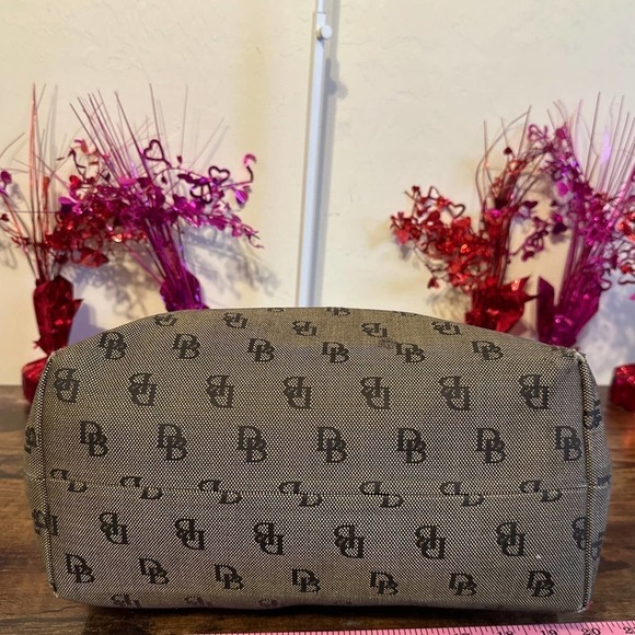 Dooney & BOURKE Signature Canvas Print Tote Bag - Picture 4 of 10
